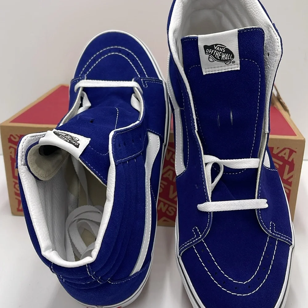 Vans Men’s Sk8-Hi Color Theory Beacon Blue
VN000D5IBYM
Sneakers - Picture 12 of 16